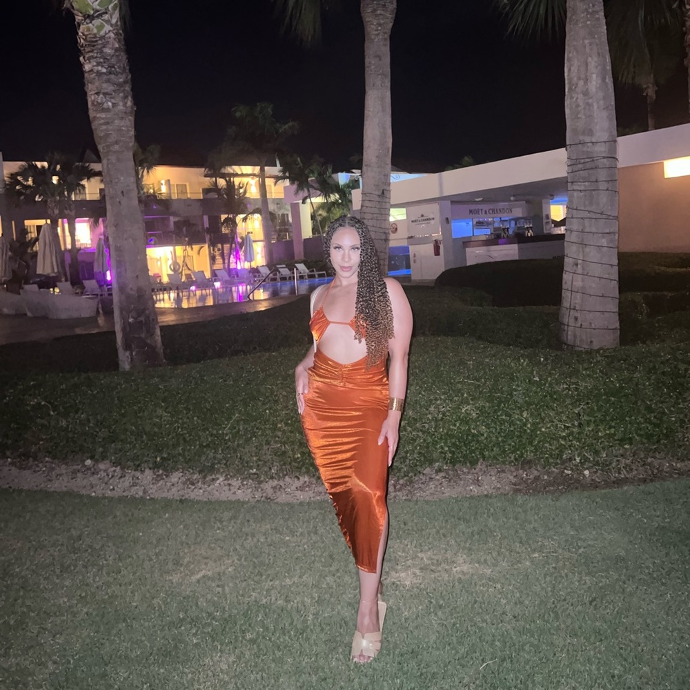 Beautiful orange dress. Size M.